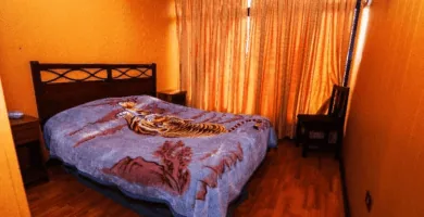 como son las habitaciones del motel venezia concepcion.