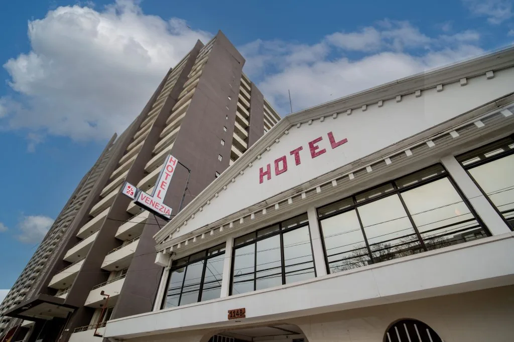 ubicacion del Motel Venezia Rodríguez de noche